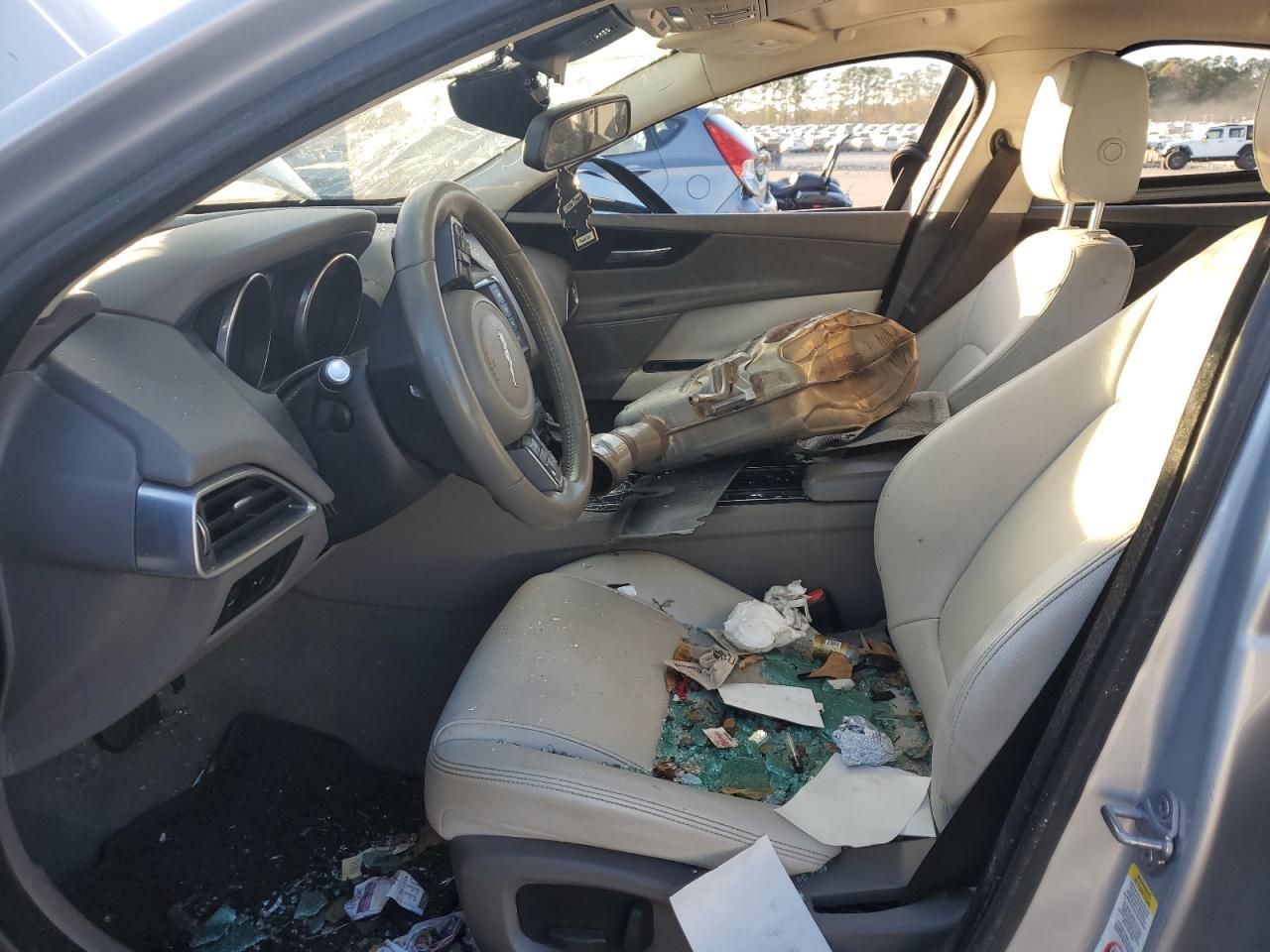 2018 Jaguar Xe Premium - Фото 7