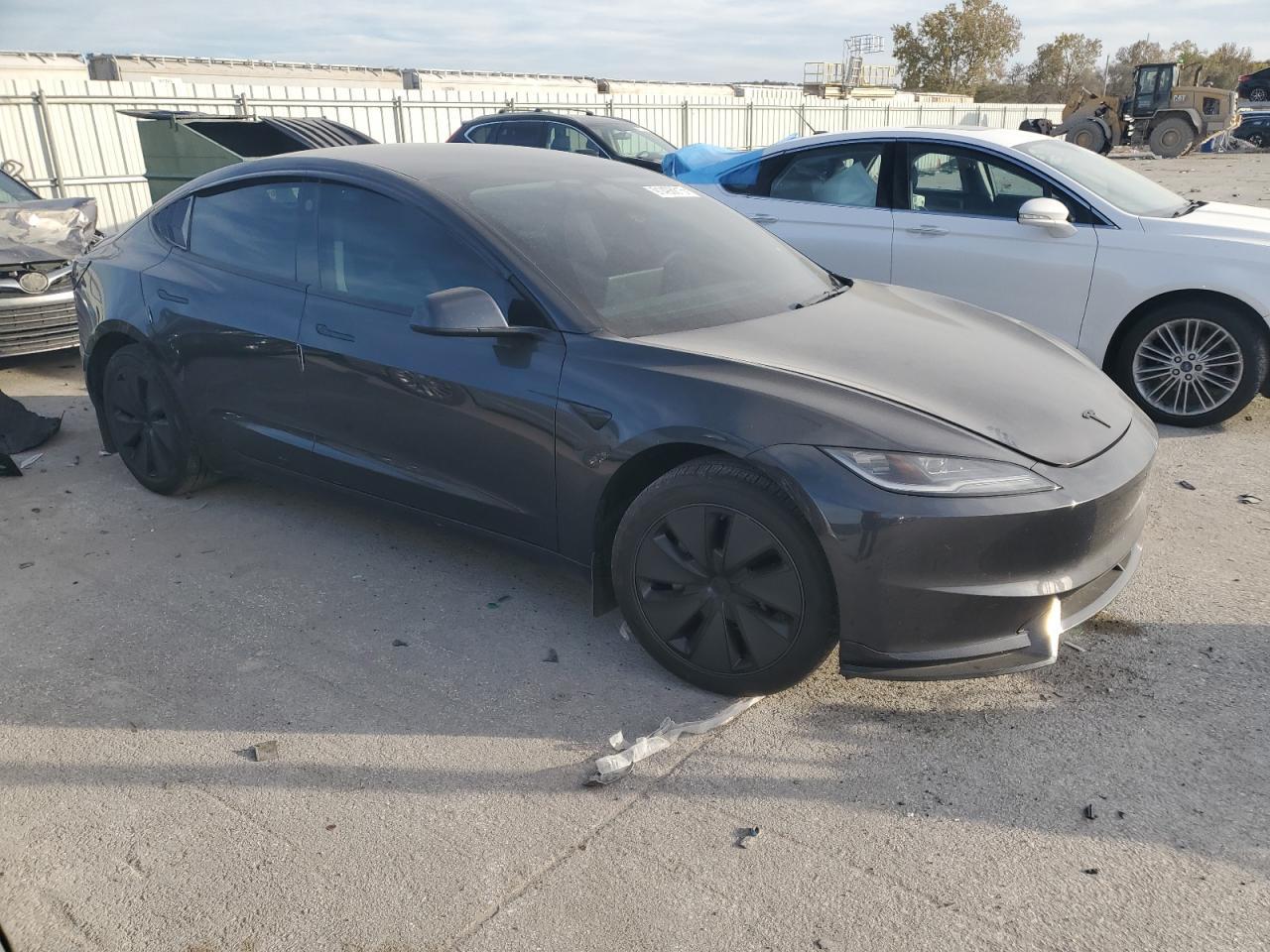 2025 Tesla Model 3 - Фото 4