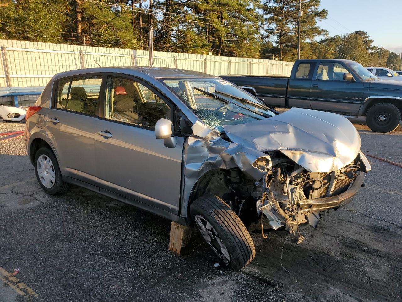2011 Nissan Versa 1.8 S - Image 4