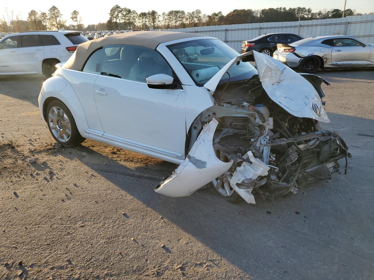 2015 Volkswagen Beetle 1.8T - Фото 4