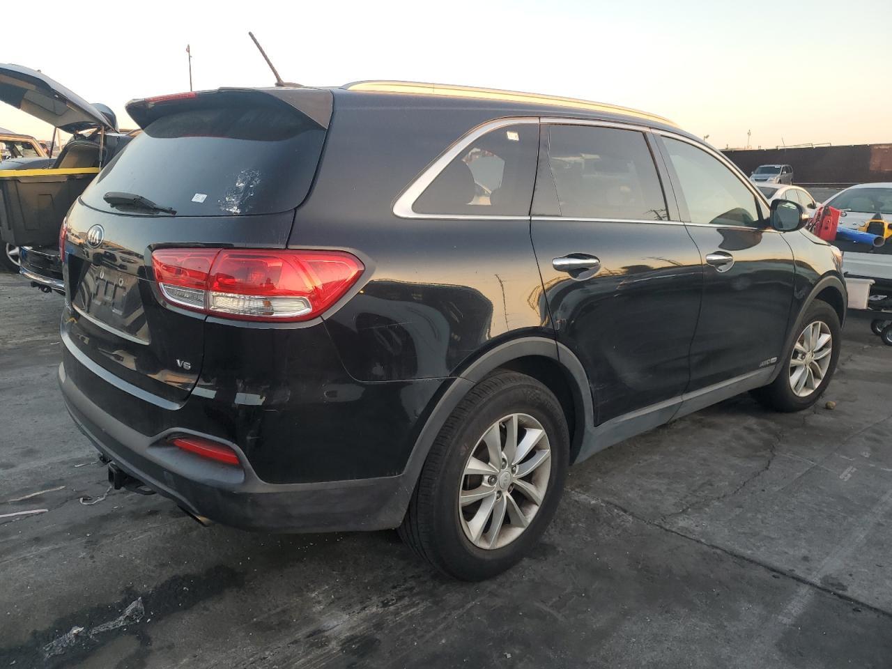 2017 Kia Sorento Lx - Image 3