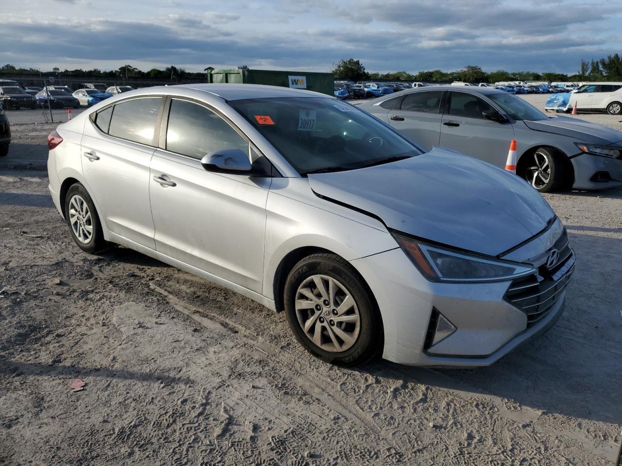 2019 Hyundai Elantra Se - Image 4