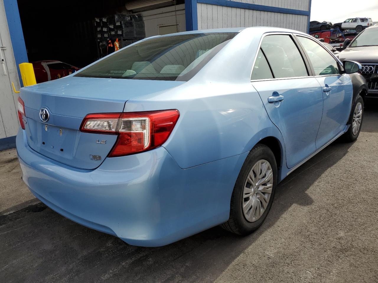 2013 Toyota Camry Hybrid - Image 3