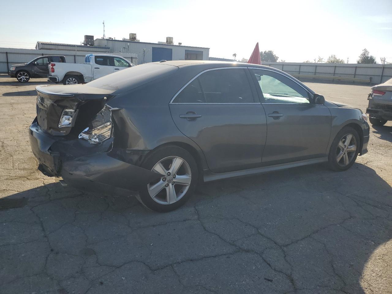 2011 Toyota Camry - Фото 3