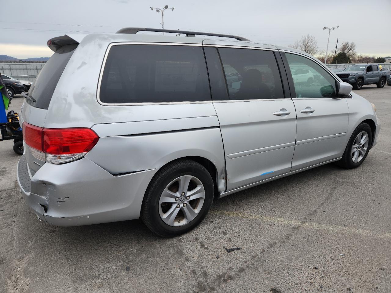 2010 Honda Odyssey Touring - Image 3