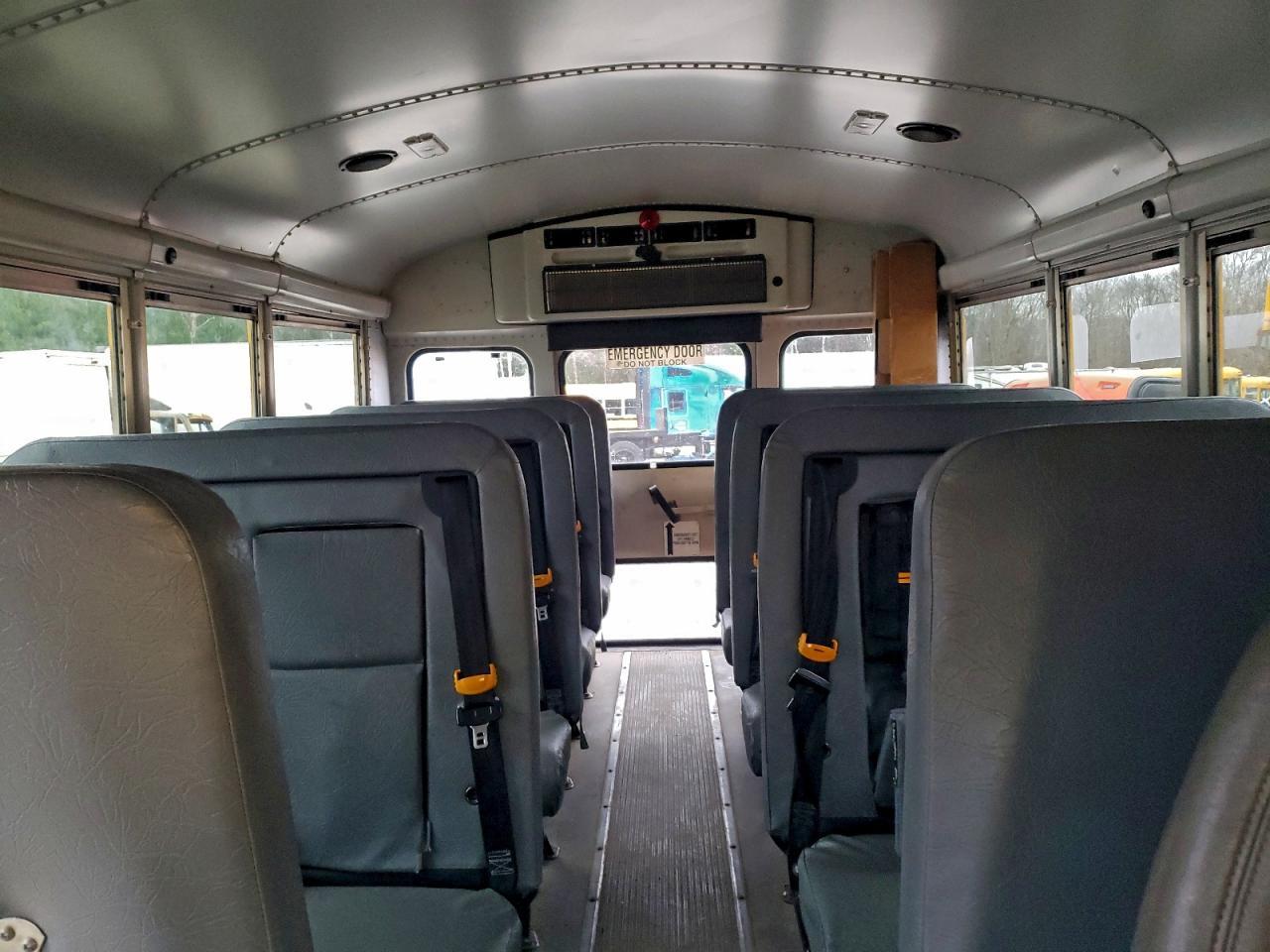 2014 Chevrolet Express School Bus - Фото 6