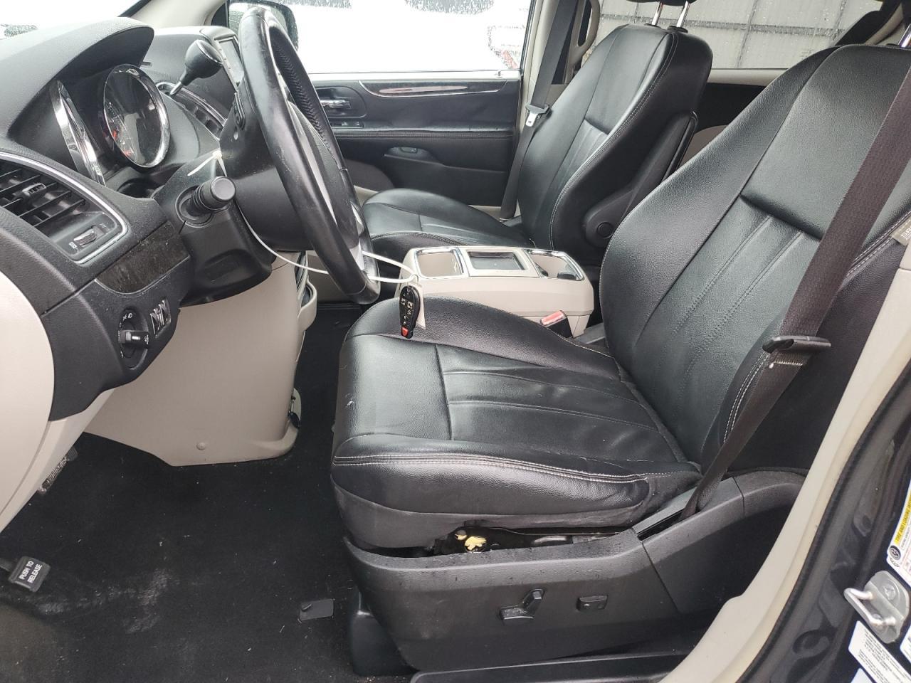 2014 Chrysler Town & Country Touring - Фото 7