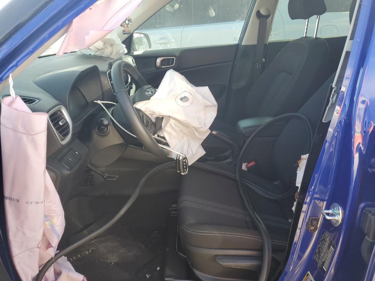 2025 Hyundai Venue Sel - Image 7