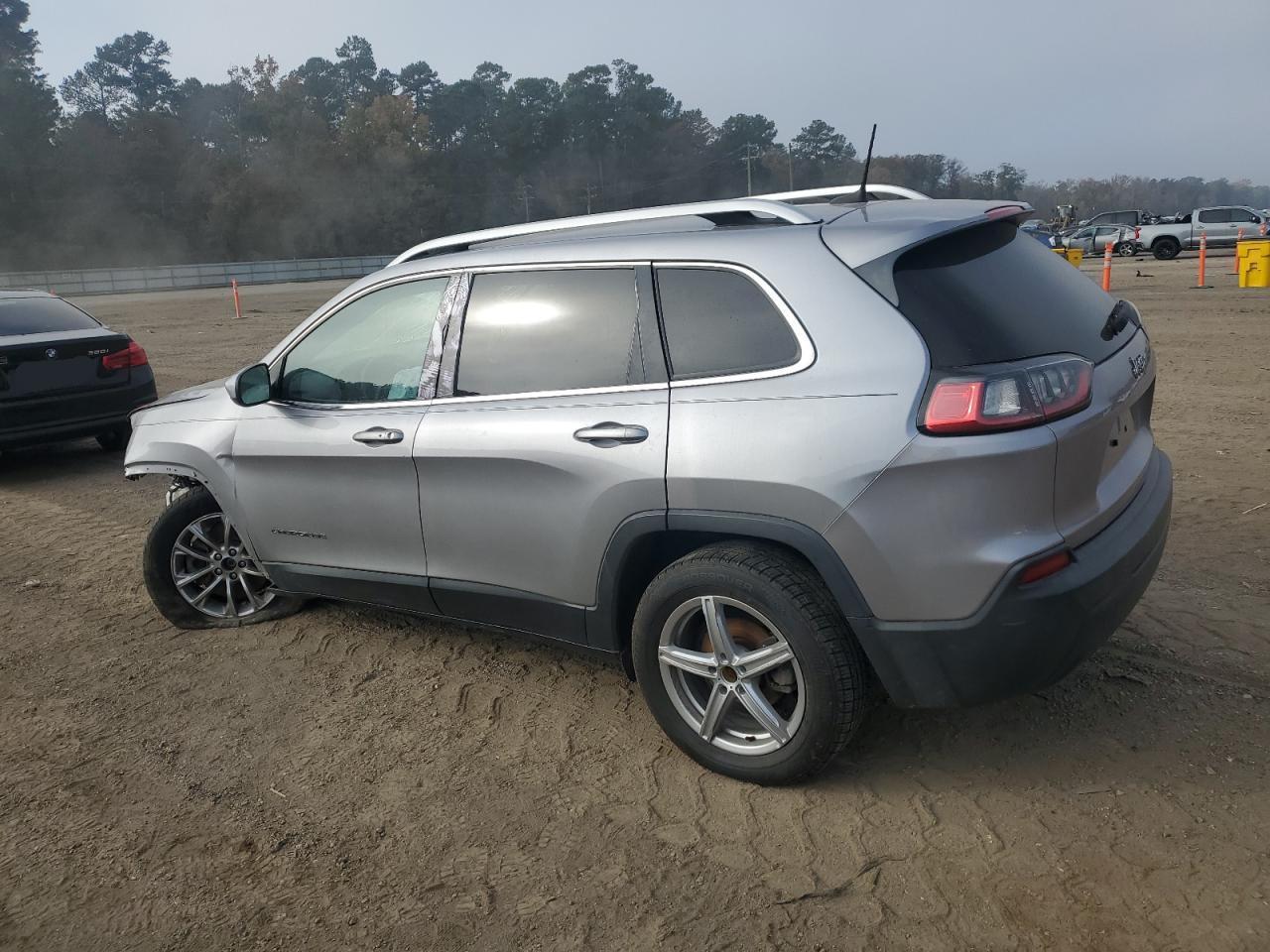 2019 Jeep Cherokee Latitude Plus - Image 2