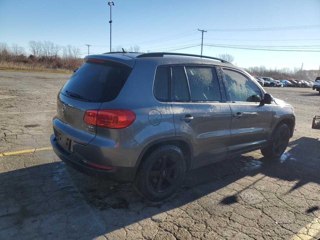 2016 Volkswagen Tiguan S - Фото 3