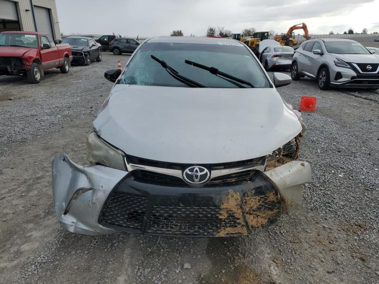 2017 Toyota Camry Le - Фото 5