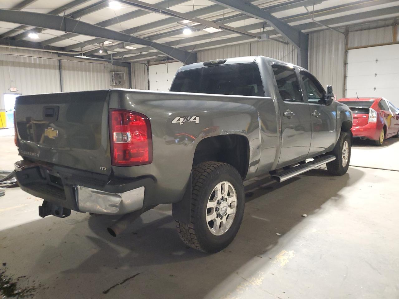 2011 Chevrolet Silverado K2500 Heavy Duty Ltz - Image 3