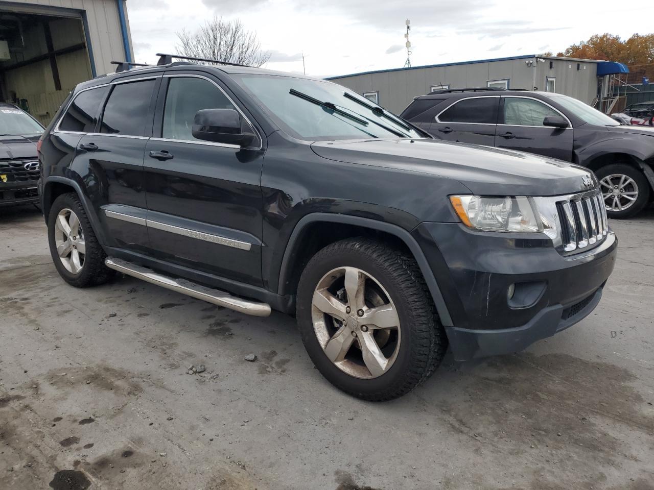 2011 Jeep Grand Cherokee Laredo - Image 4