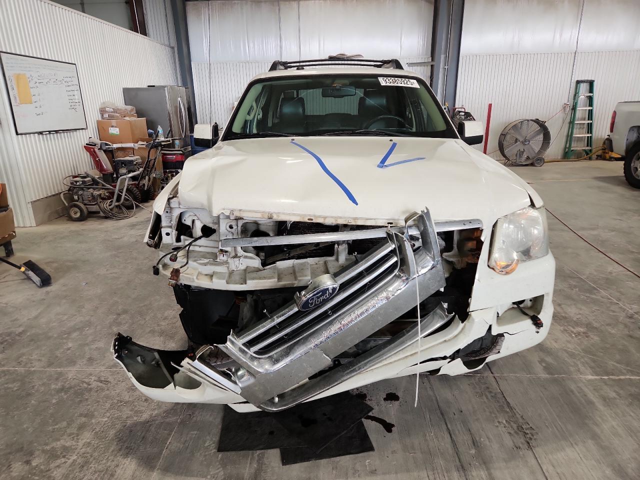 2010 Ford Explorer Sport Trac Limited - Image 5