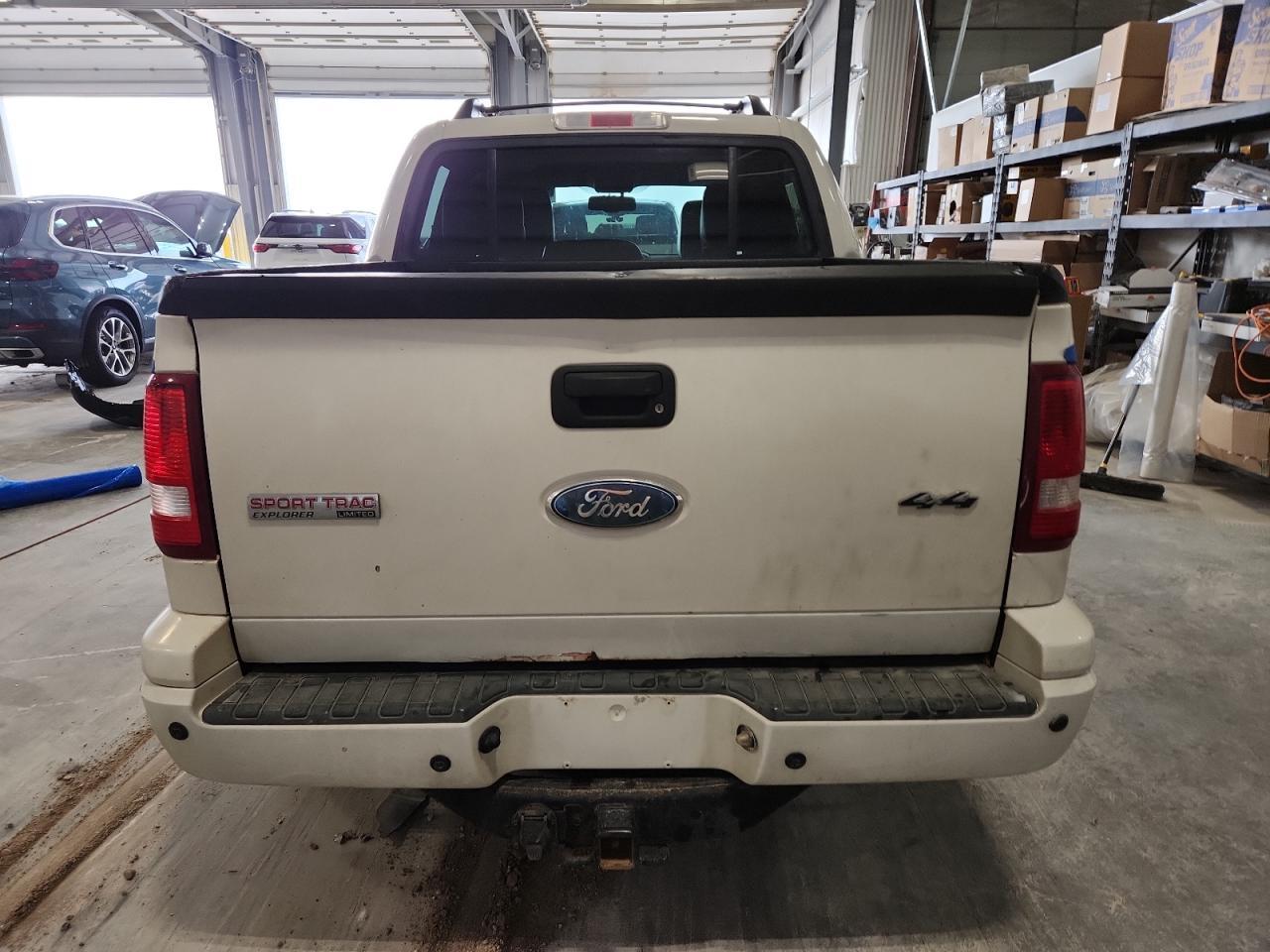 2010 Ford Explorer Sport Trac Limited - Image 6