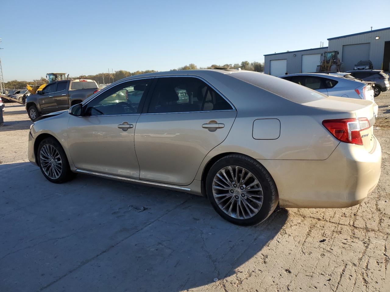 2012 Toyota Camry Base - Фото 2
