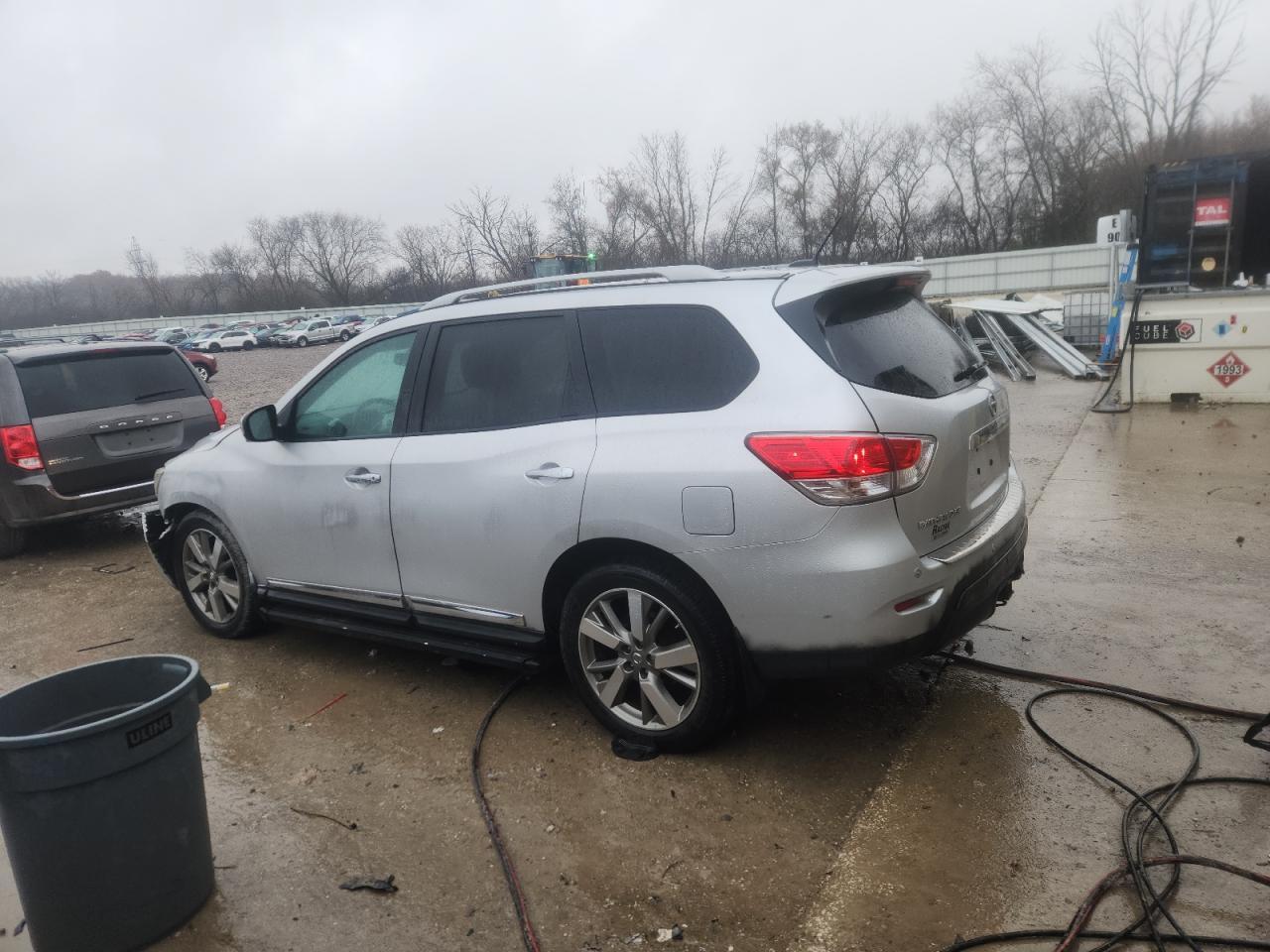 2014 Nissan Pathfinder S - Фото 2