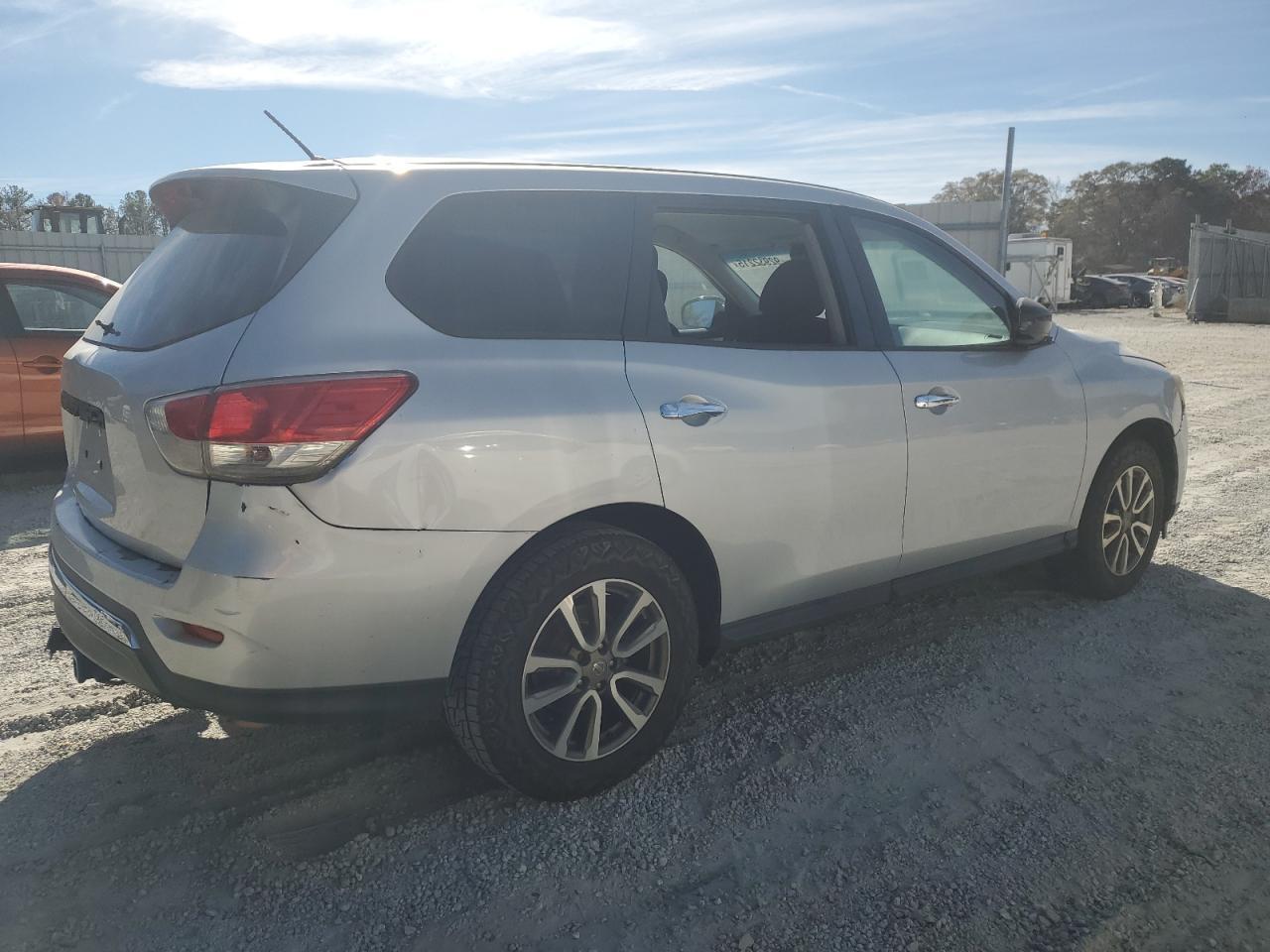 2014 Nissan Pathfinder S - Фото 3