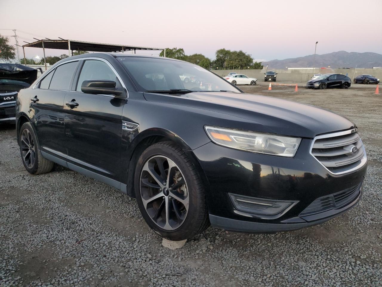2015 Ford Taurus Sel - Фото 4