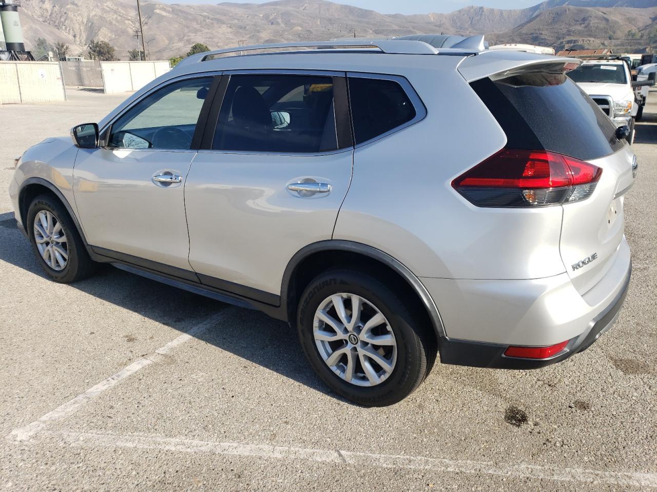 2018 Nissan Rogue S - Фото 2