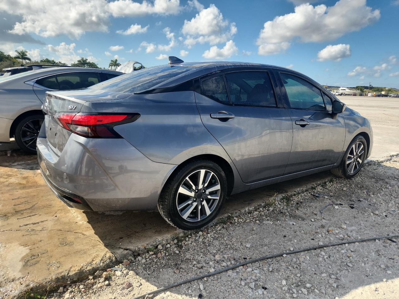 2021 Nissan Versa Sv - Image 3