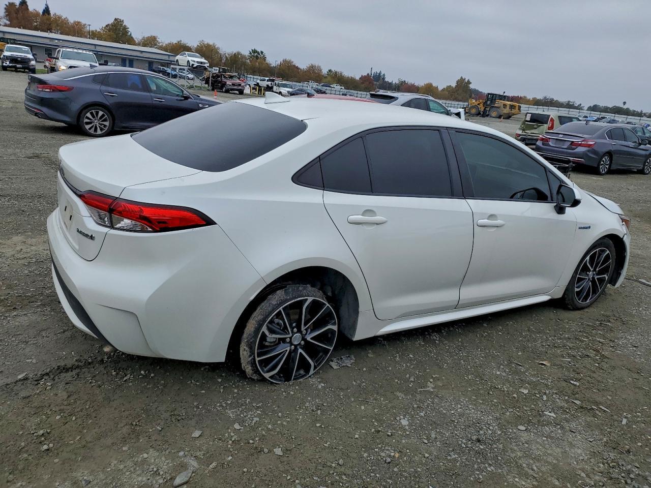 2021 Toyota Corolla Le - Image 3