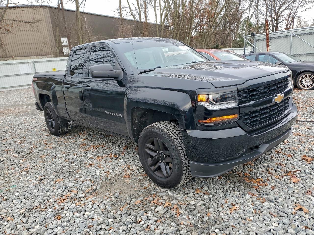 2016 Chevrolet Silverado K1500 Custom - Фото 4