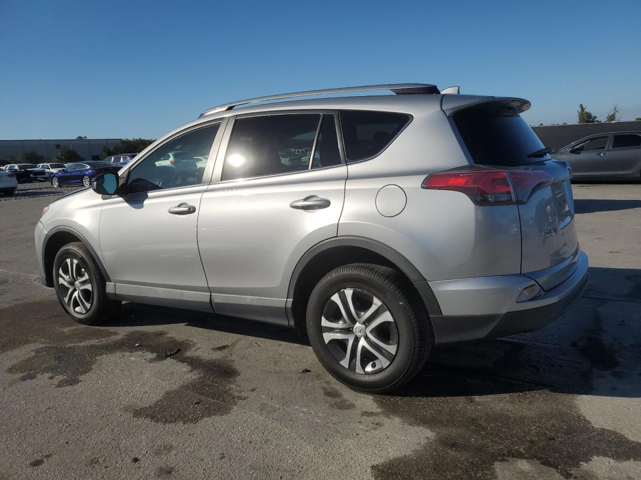 2017 Toyota Rav4 Le - Фото 2
