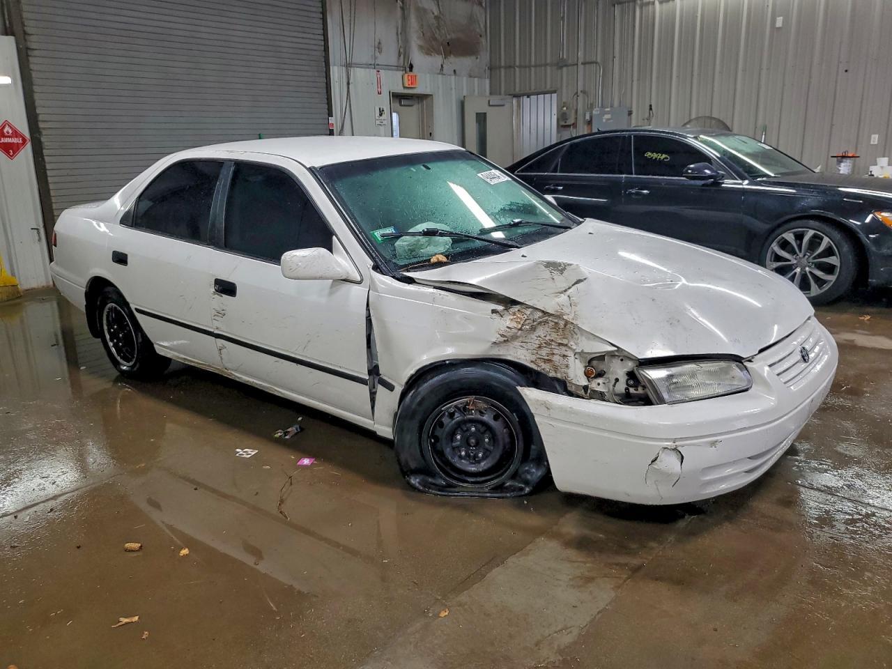 1999 Toyota Camry Le - Image 4