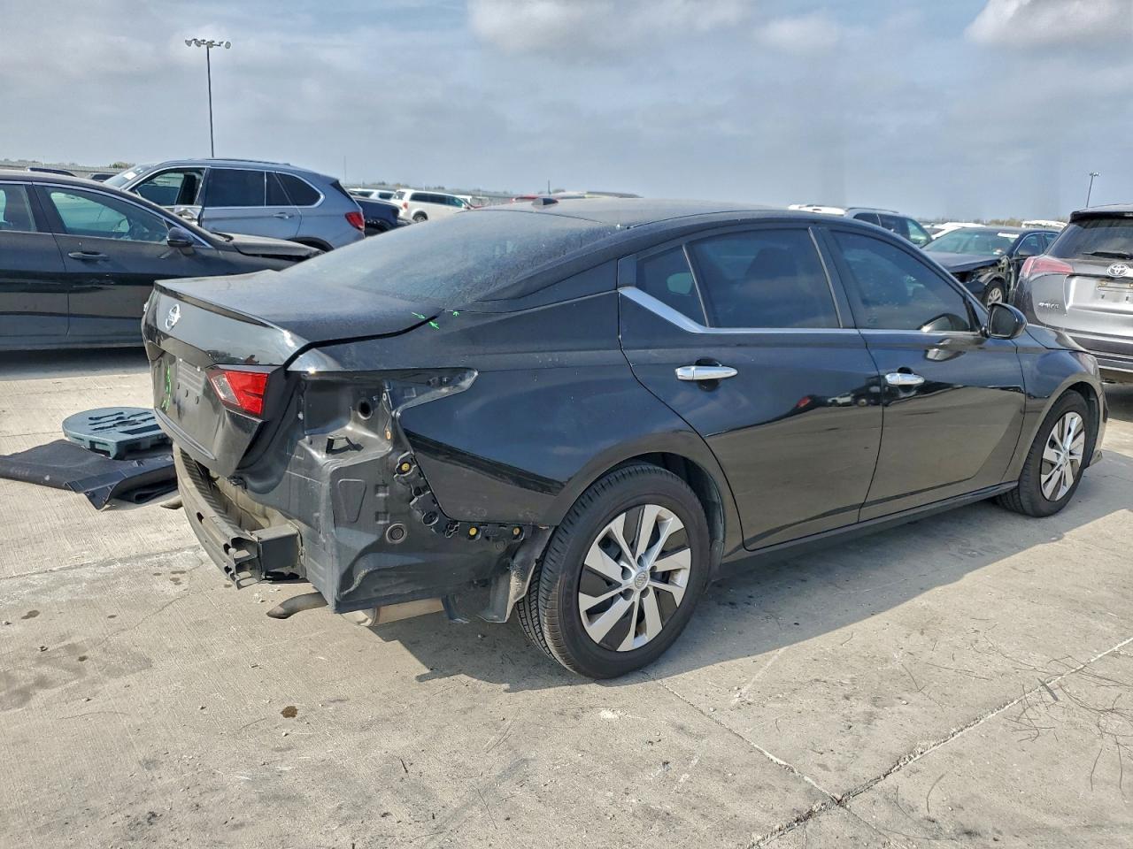 2019 Nissan Altima S - Фото 3