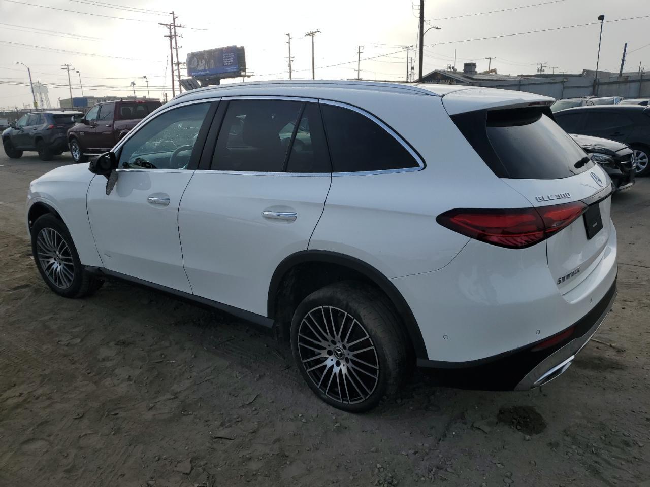 2025 Mercedes-Benz Glc 300 - Фото 2