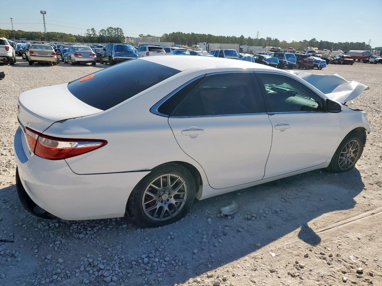 2016 Toyota Camry Le - Image 3