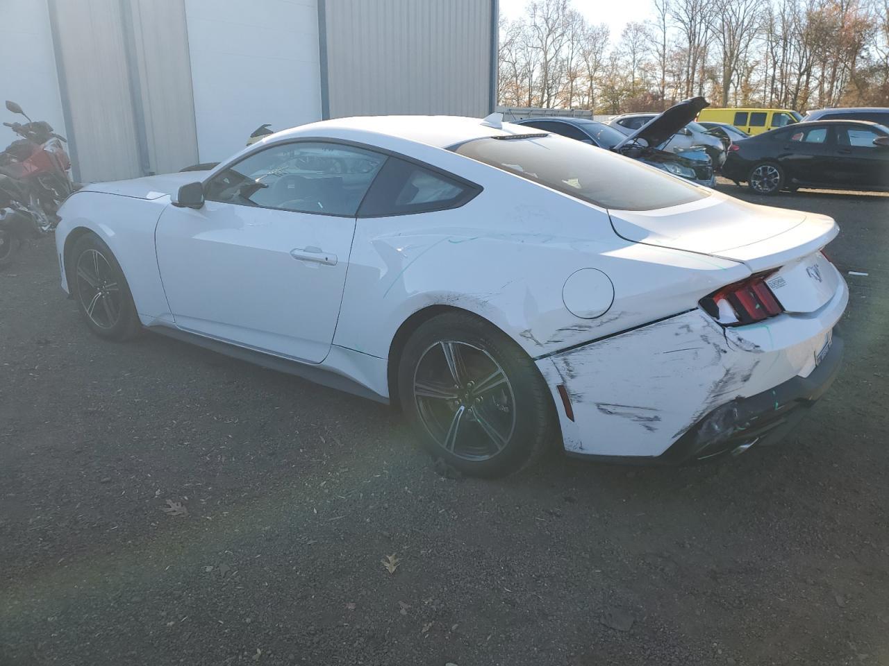 2025 Ford Mustang - Фото 2