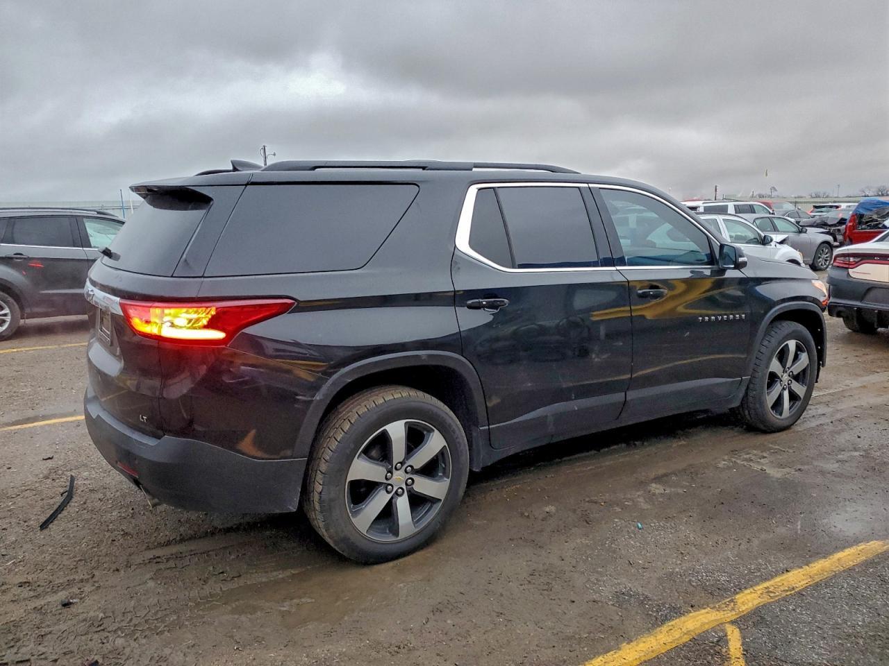 2021 Chevrolet Traverse Lt - Фото 3