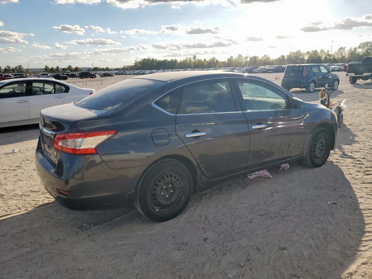 2014 Nissan Sentra S - Фото 3