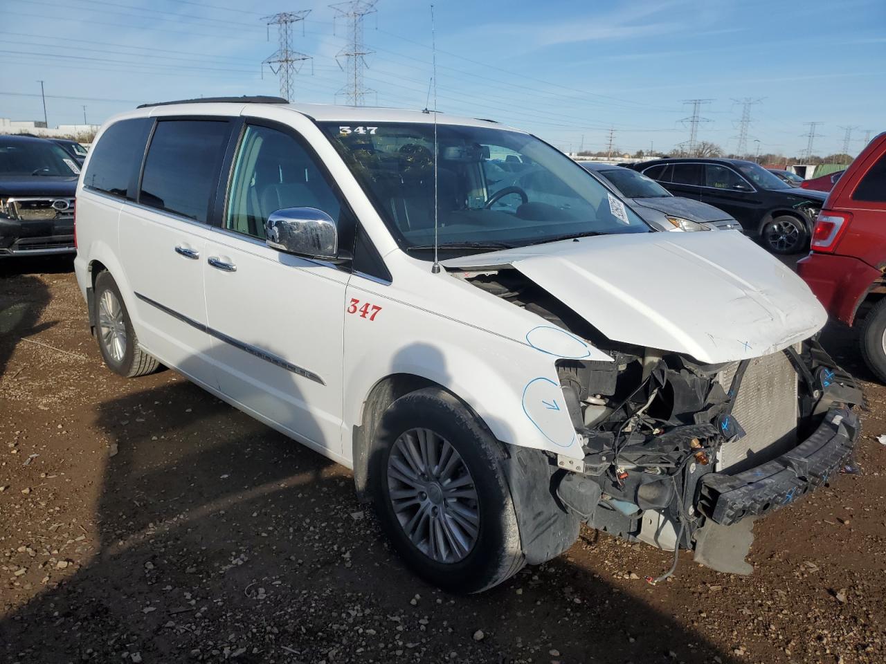 2016 Chrysler Town & Country Touring L - Фото 4