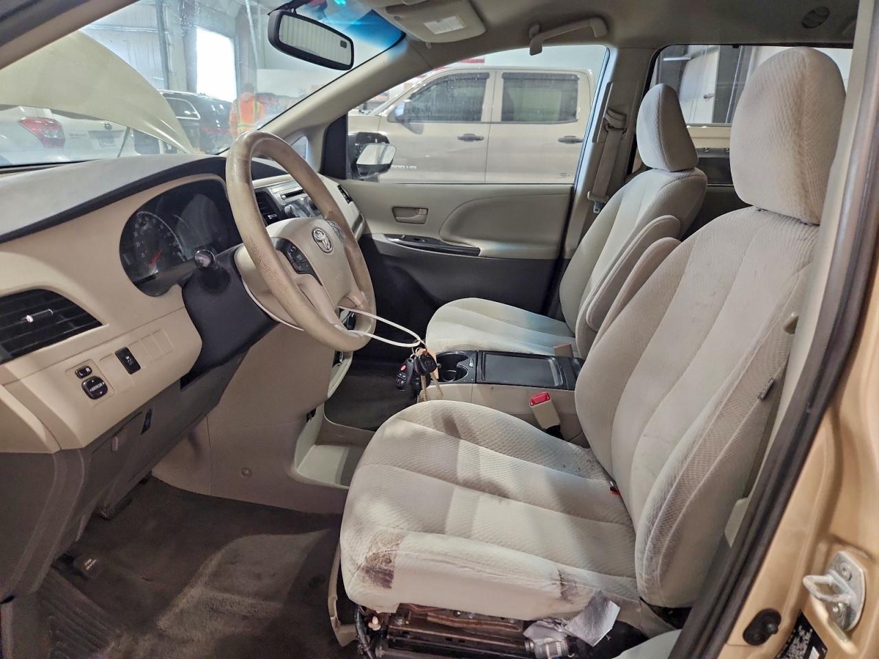 2014 Toyota Sienna Le - Фото 7