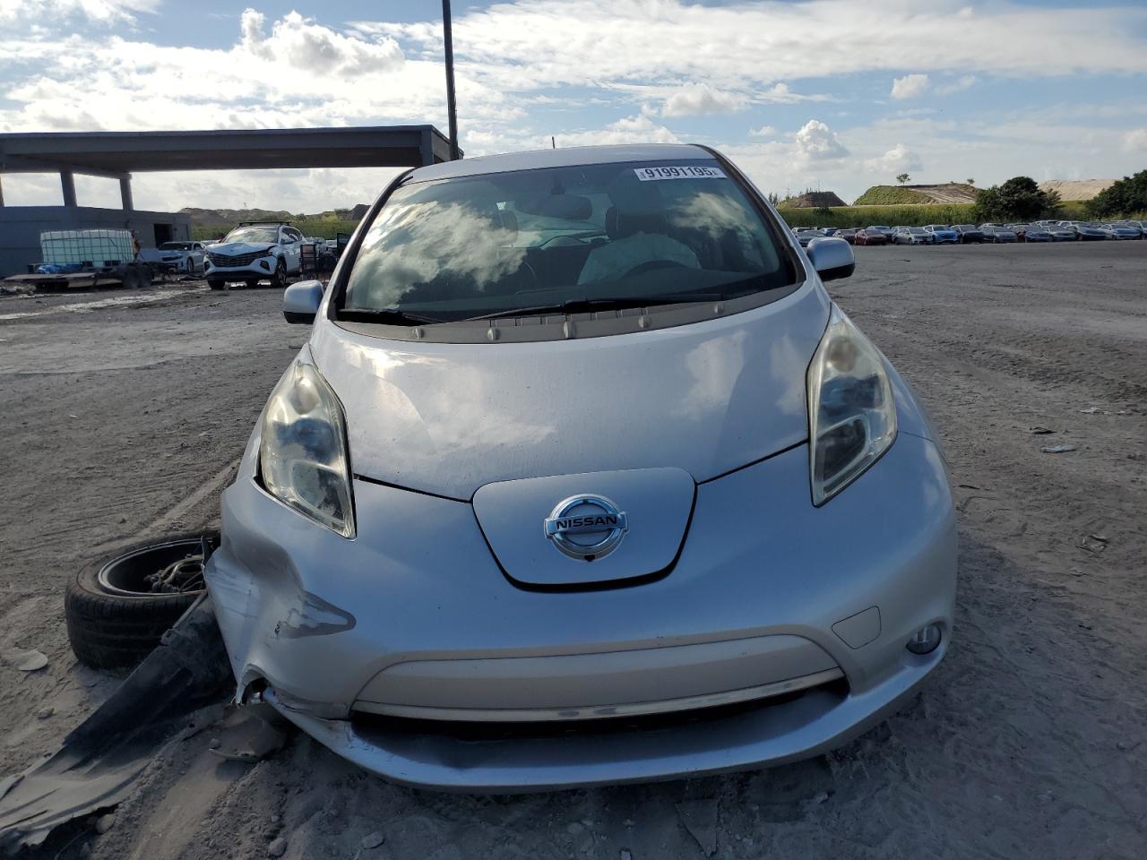 2015 Nissan Leaf S - Image 5