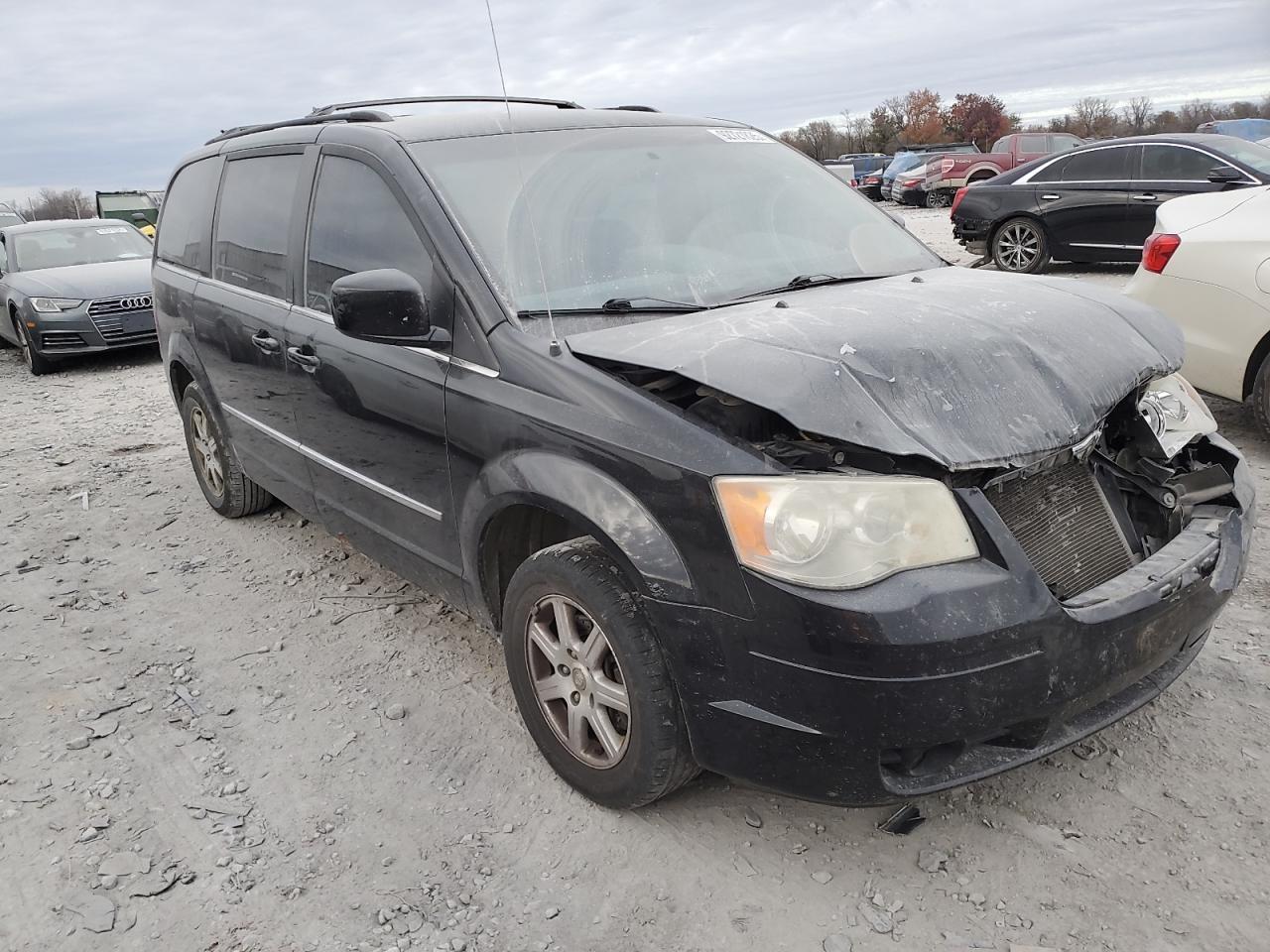 2010 Chrysler Town & Country Touring - Фото 4