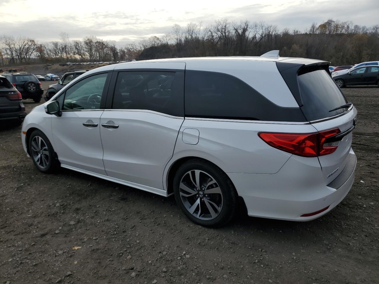 2024 Honda Odyssey Touring - Фото 2