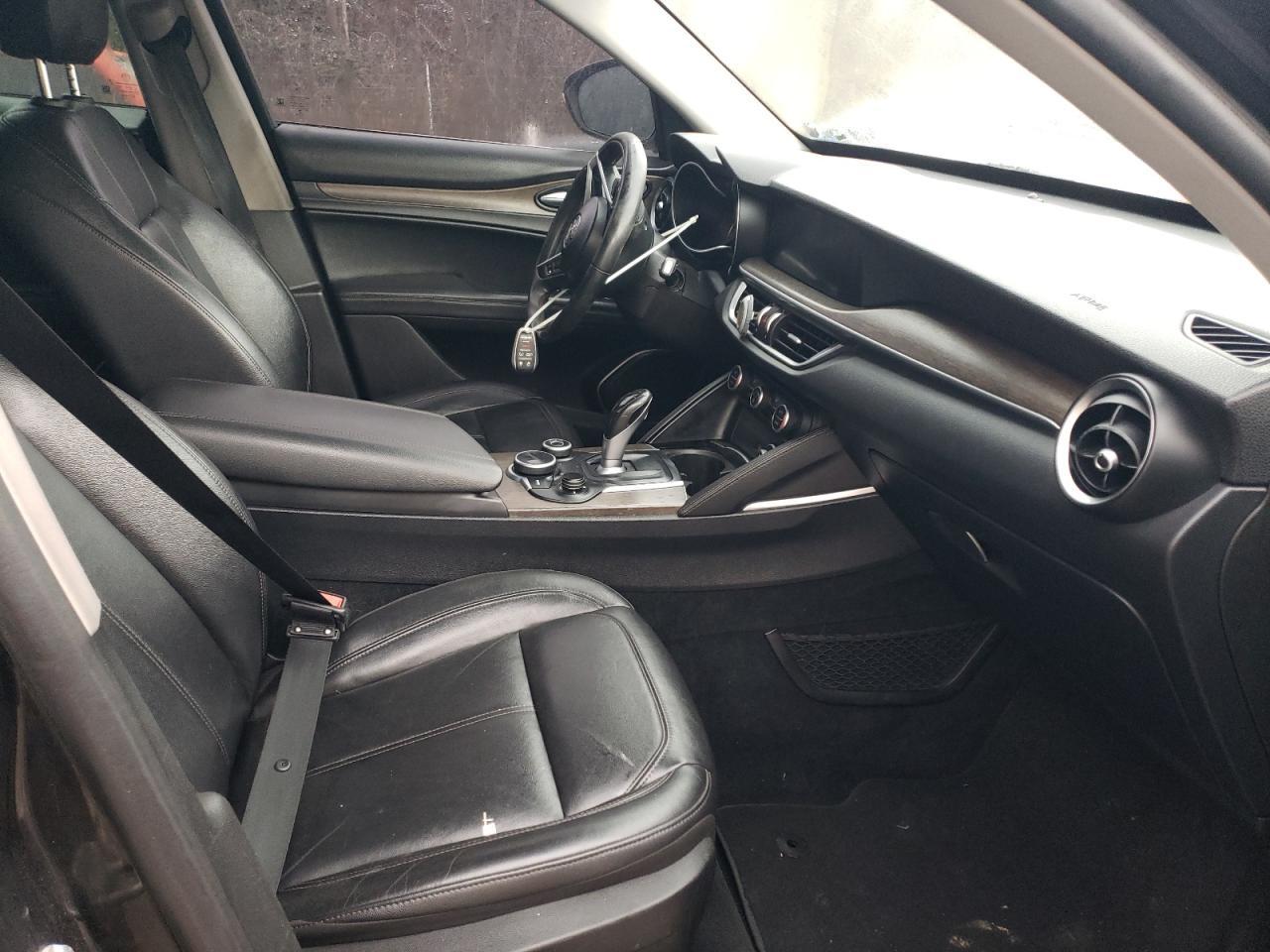 2018 Alfa Romeo Stelvio Ti - Image 5