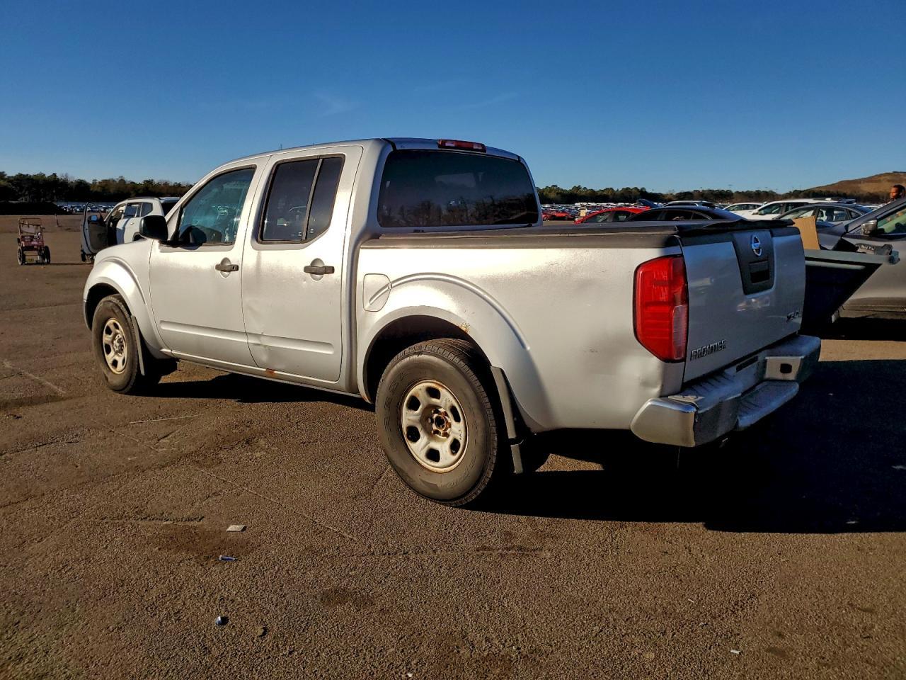 2007 Niss Frontier Crew Cab Le - Image 2