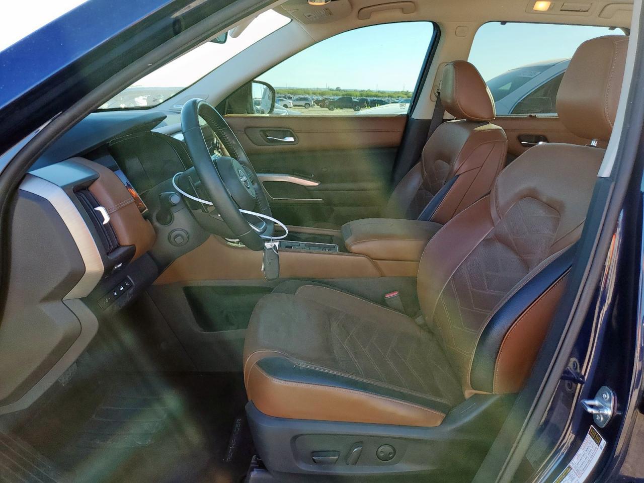 2023 Nissan Pathfinder Platinum - Image 7