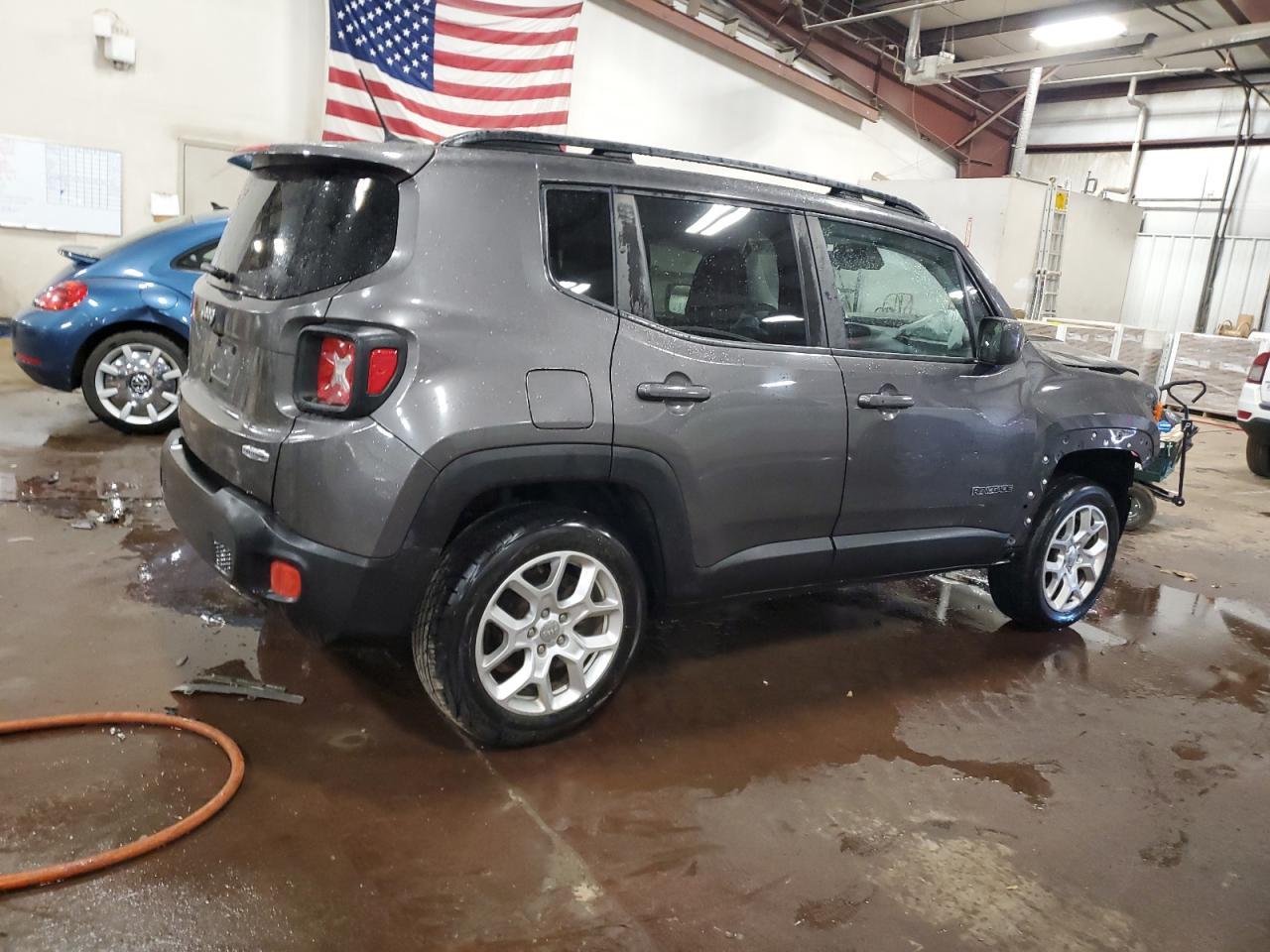 2017 Jeep Renegade Latitude - Image 3
