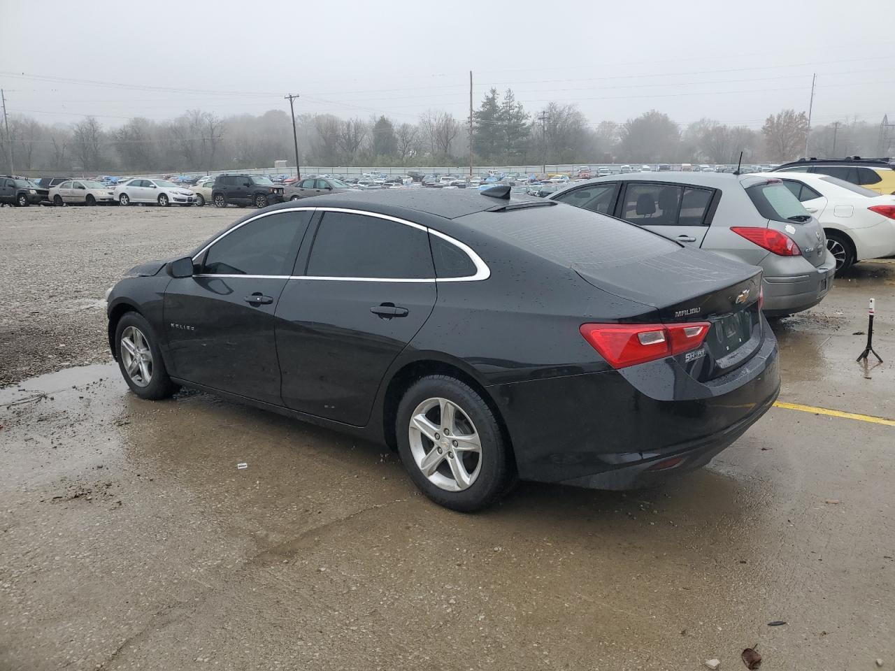 2021 Chevrolet Malibu Ls - Фото 2