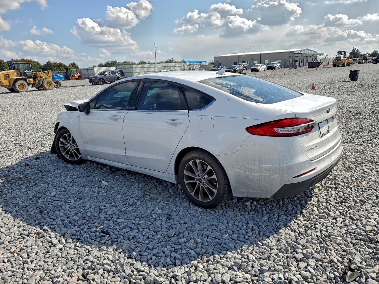 2020 Ford Fusion Se - Image 2