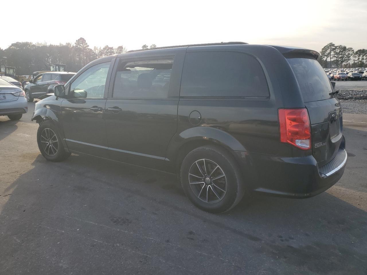 2018 Dodge Grand Caravan Gt - Фото 2