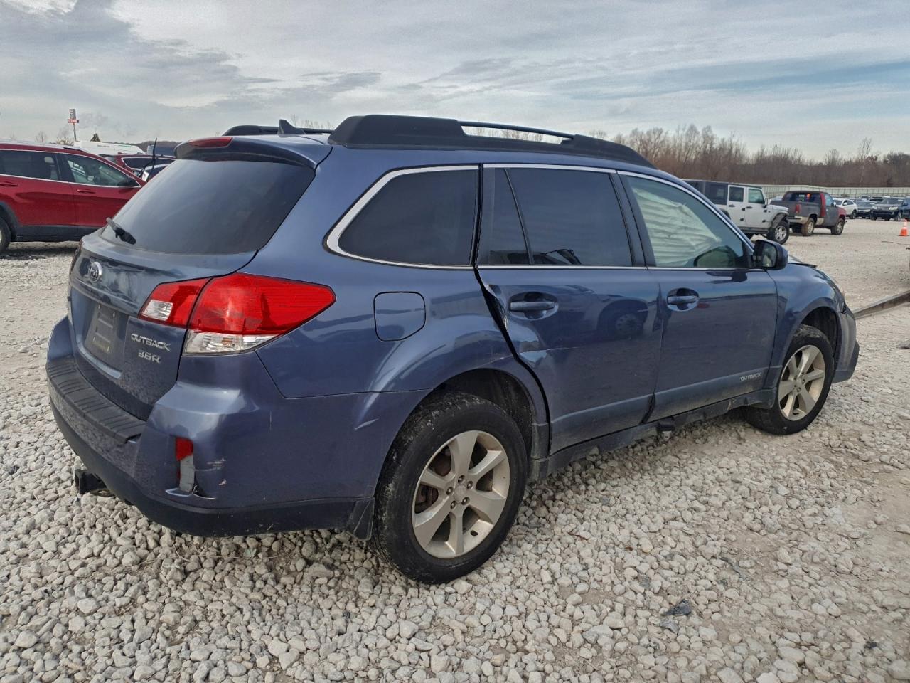 2014 Subaru Outback 3.6R Limited - Image 3