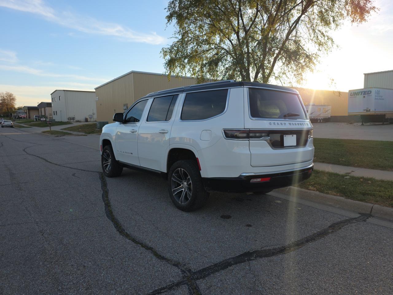 2023 Jeep Grand Wagoneer Series I - Фото 3