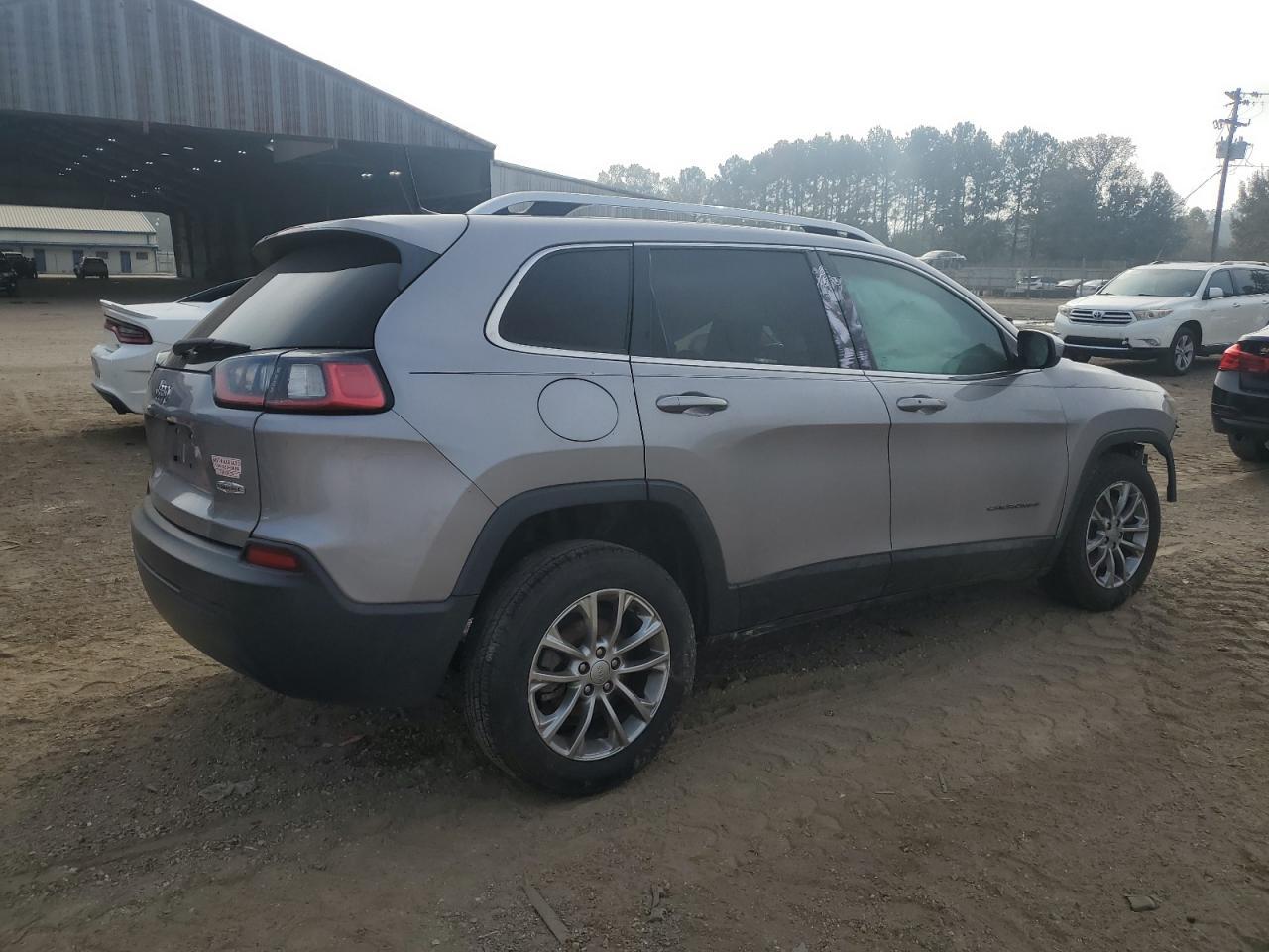 2019 Jeep Cherokee Latitude Plus - Image 3